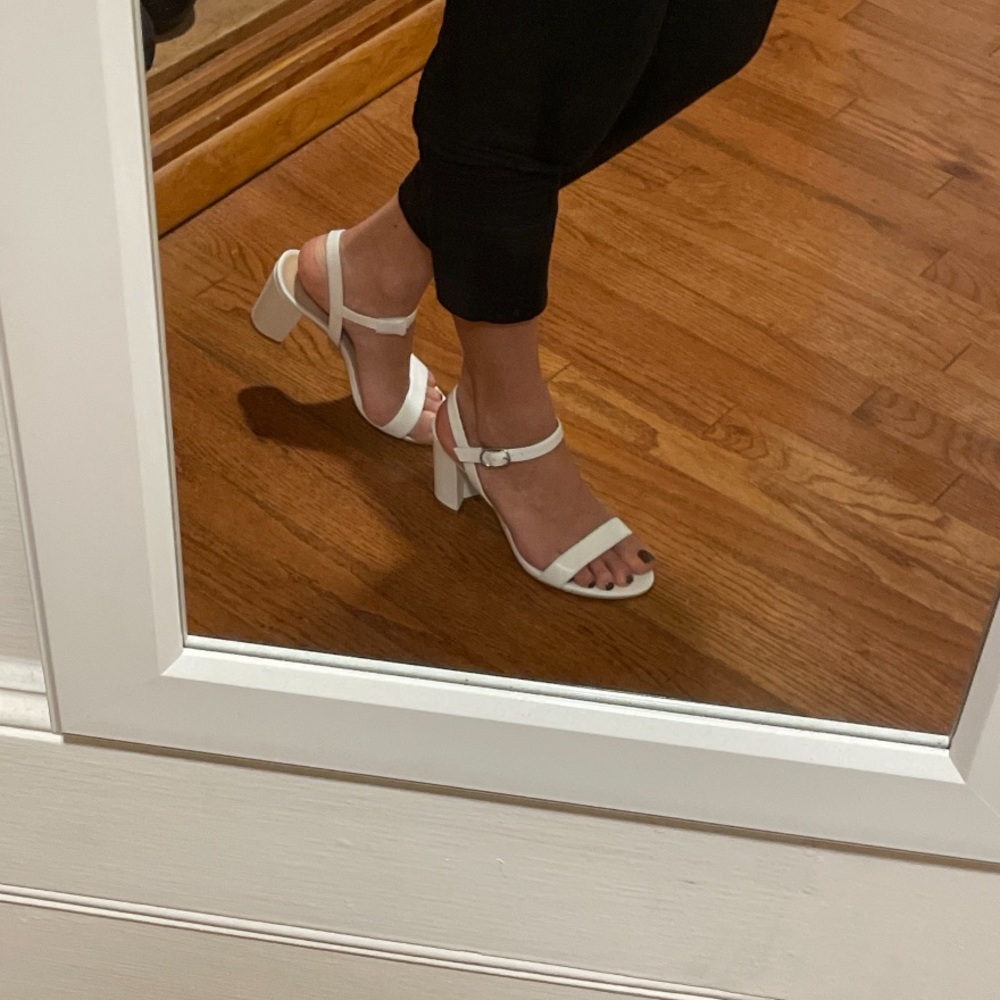Stuart Weitzman - Picture 4 of 5